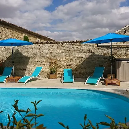 A Fleur Des Champs לינה וארוחת בוקר *